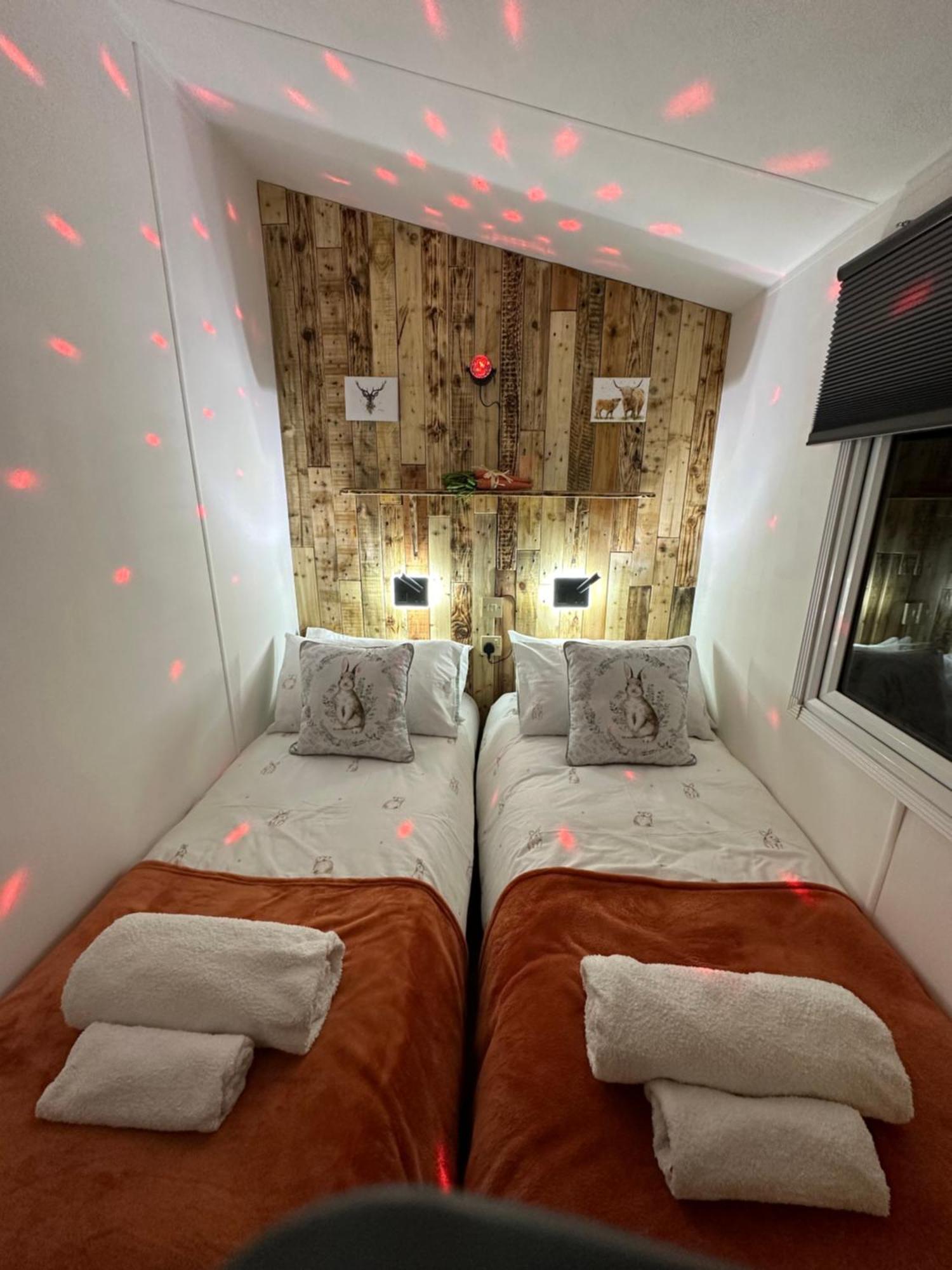Caravan Rabbit House No 81 At Three Lochs Holiday Park Newton Stewart Exterior foto
